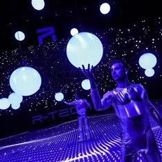 Kinetikus LED golyó